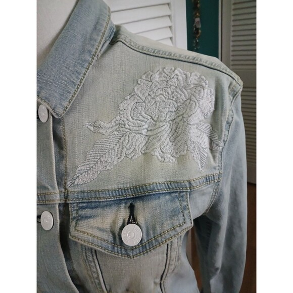 LuLaRoe Denim Jeans Jacket Women's Size SMALL Floral Embroidered Light Wash Cute - Picture 5 of 12